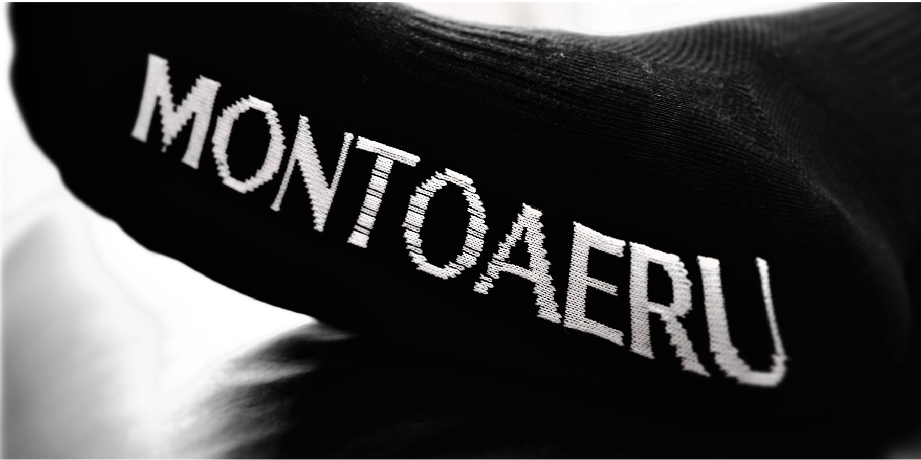 Monto Aeru socks, wordmark along the sole